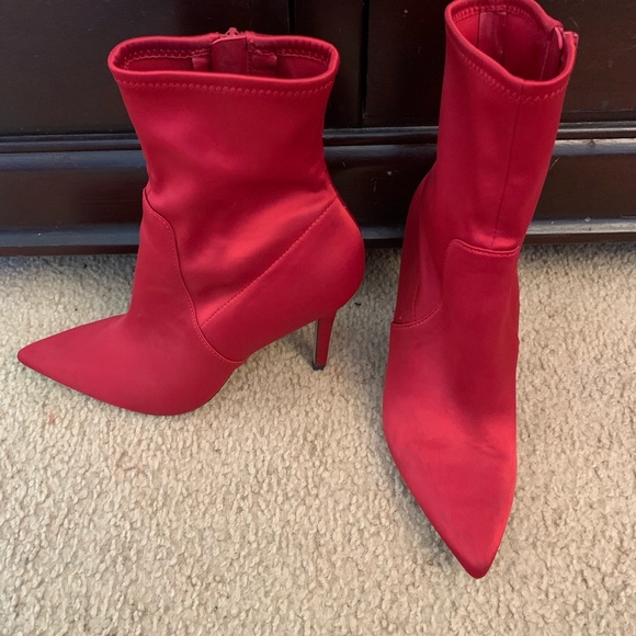 ALDO red shiny boots. 9. - Picture 1 of 6